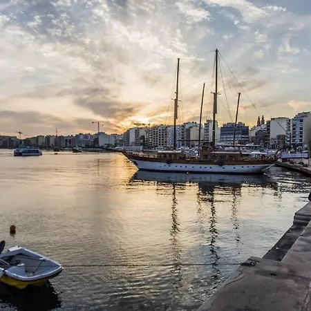 Gzira, - Spacious With Super Wifi & Ac By 360 Estates Appartement *