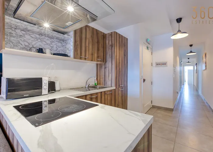 Gzira, - Spacious With Super Wifi & Ac By 360 Estates Apartment Gzira